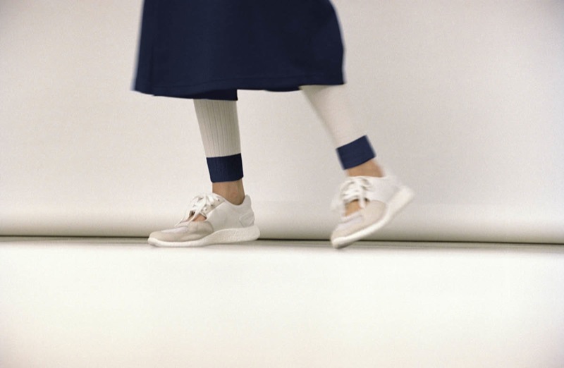 Značka adidas pro kolekci jaro léto 2016 opět navázala spolupráci s úspěšným japonským návrhářským duem. Hideaki Yoshihara a Yukiko Ode přidali do streetové módy adidas Originals svůj neotřelý minimalistický design a výsledkem je nová kolekce adidas Originals by HYKE 01