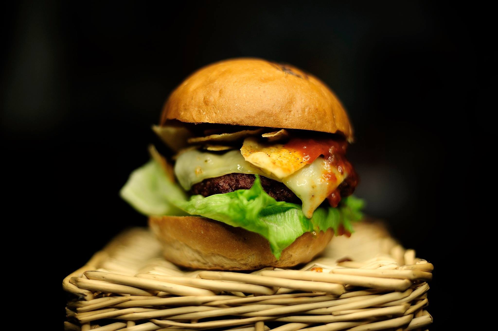 Milovníci burgerů, třeste se. Burgerfest startuje již tento víkend.