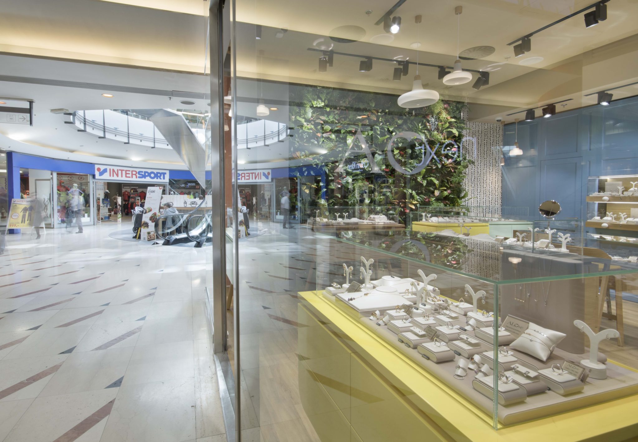 NÁKUPNÍ GALERIE MYSLBEK VÍTÁ JARO NOVÝMI ZNAČKAMI ALOVE a CREMIEUX