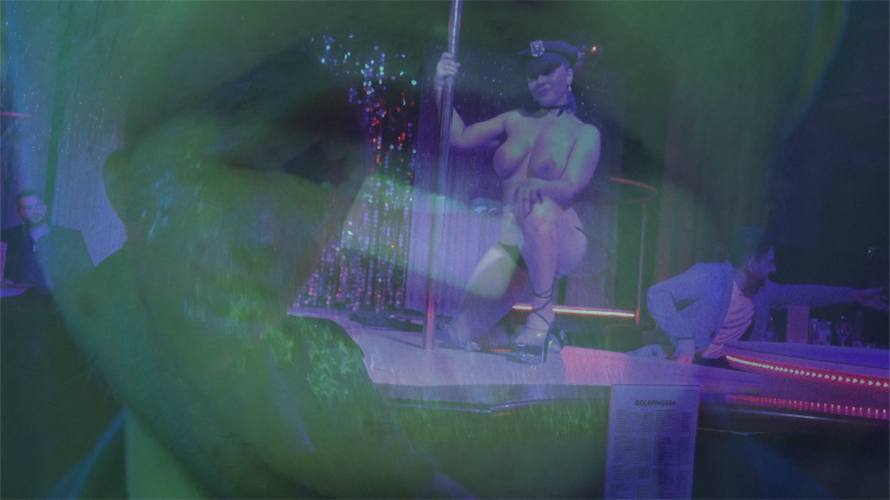 Striptérky, drogy a nightlife: J. Majestic provokuje s novým klipem k tracku Green Pills, který je plný metafor