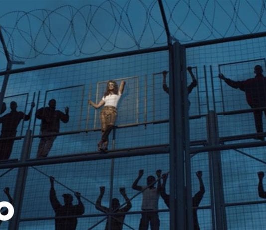 M.I.A. novým albem AIM nastavuje zrcadlo západu