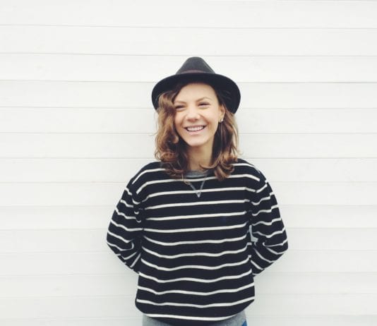 Lenny s debutem Hearts aspiruje na album roku