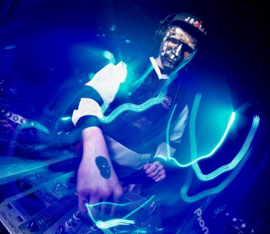 Rozhovor: Pražský producent Corborat o dubstepu, hraní v Česku i vztahu hudby a drog