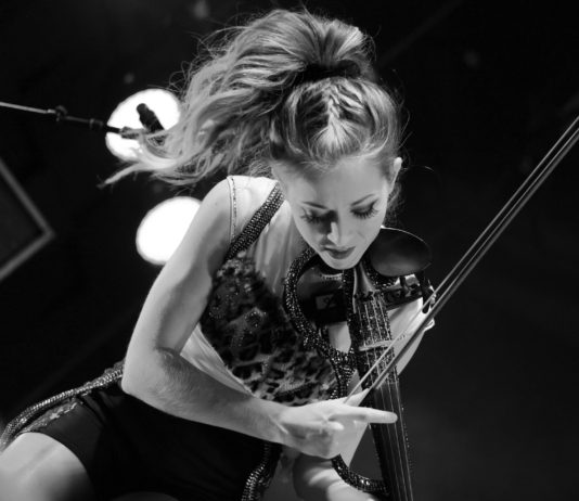 Lindsey Stirling: žena mnoha nevídaných talentů