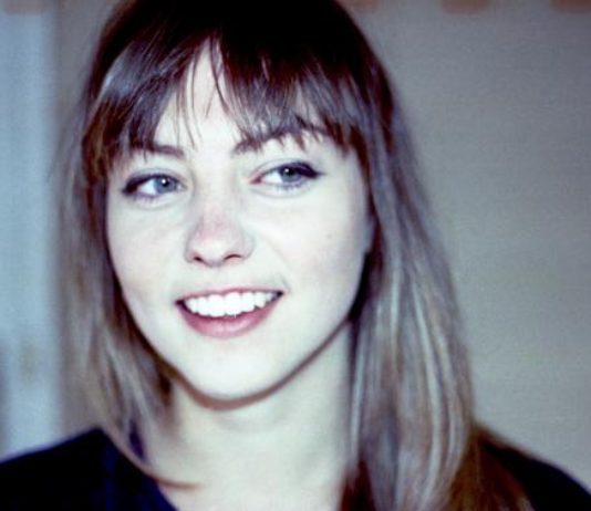 „Smiřte se s tím, že nejsem pořád smutná,“ vzkazuje kdysi temná lady indie světa Angel Olsen, která poprvé zahraje v MeetFactory
