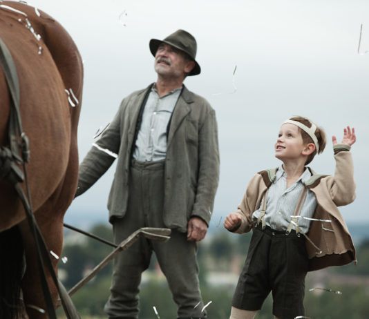 Nový film Jana Svěráka Po strništi bos představuje filmový plakát
