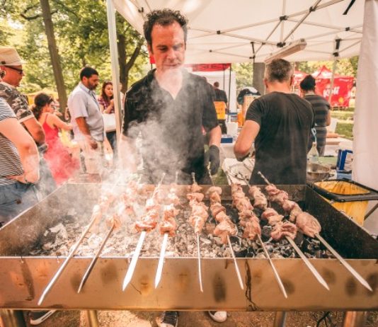 Jedinečná gastronomická tour s hudebním zážitkem STREET FOOD ROCKS startuje již tuto sobotu v Praze!