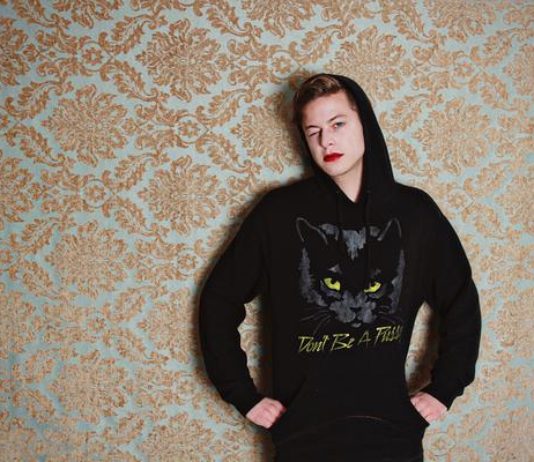Zasněný písničkář Perfume Genius vystoupá v MeetFactory do glam-popových výšin