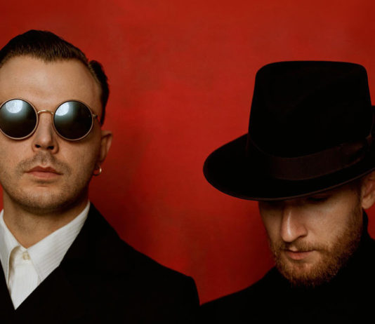 Synthpopovému duu Hurts vychází 29. září nová deska Desire, se kterou přijedou v listopadu i do Prahy