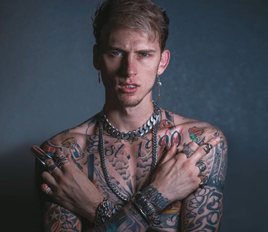 Machine Gun Kelly vystoupí znovu ve Foru Karlín přesně za měsíc