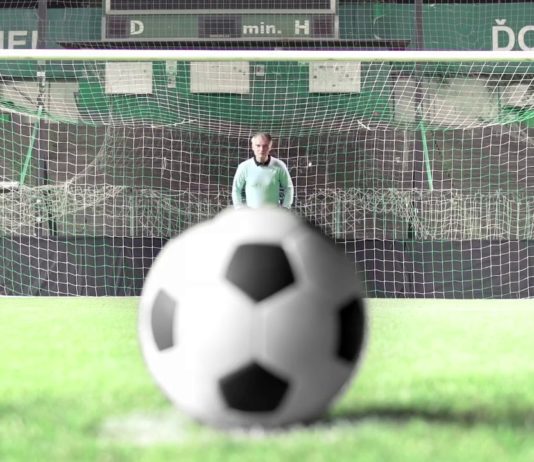 Video: Trojan se modlí za Panenku. Vzývá hrdiny českého fotbalu