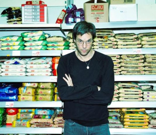 Komiks w/ Roman Flügel, Cleveland: Warehouse party pod režií Komiks crew