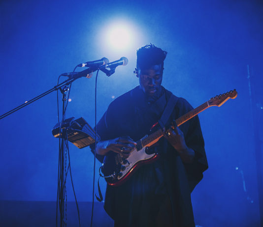 Moses Sumney pohltí MeetFactory svým ryze osamělým soulem