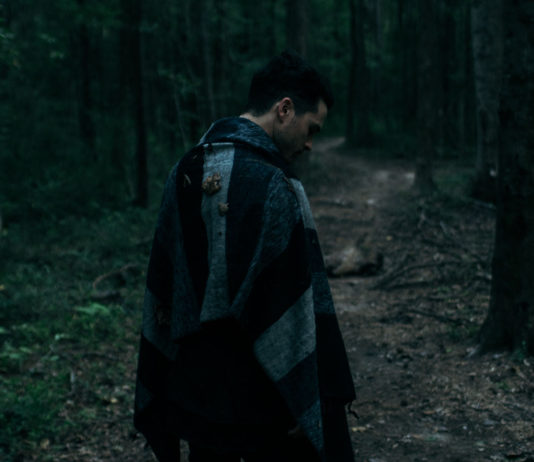 Michael Malarkey – upír Enzo míří do Prahy se svými Mongrels