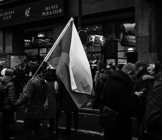 Korzo Národní: 17. listopad vs. mileniál aneb Díky, že můžem!