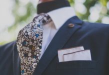 Obleč oblek, přidej doplněk. Zaujmeš už ve dveřích.