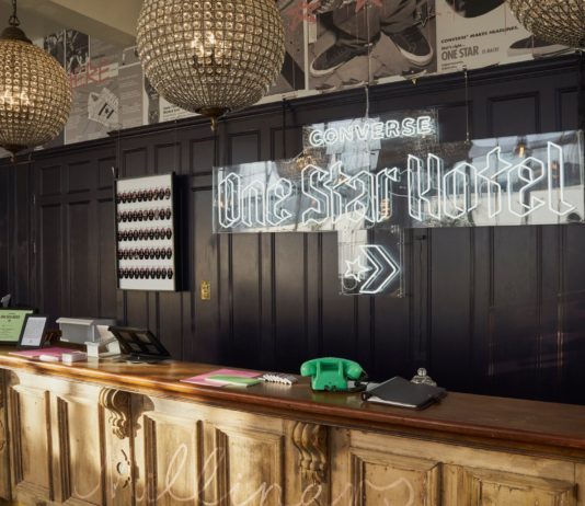 Converse One Star Hotel: Prohlédněte si, jak vypadal londýnský Converse pop-up