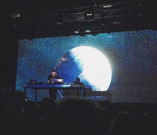 Max Cooper: Spectaculární techno v Roxy cooper