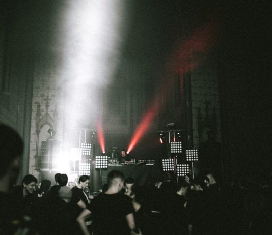 Fotogalerie: Addict #11 zahájil Mercedes Benz Prague Fashion Week 2018