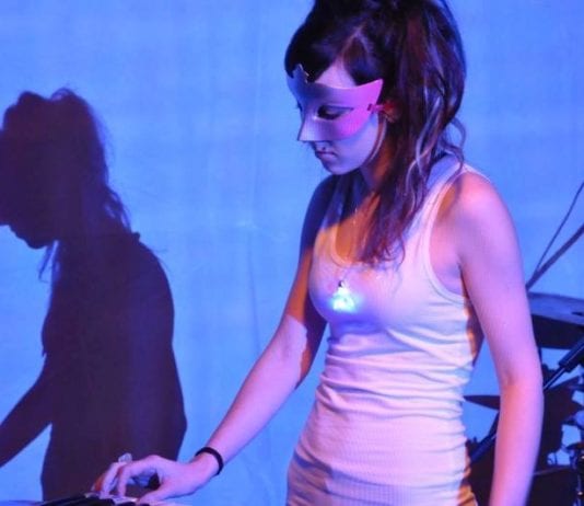 V Praze vystoupí maďarská experimentální hudební umělkyně imanexperiment