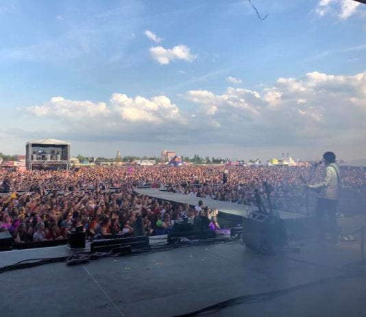 Pražský Majáles ovládl Tomáš Klus s rodinou