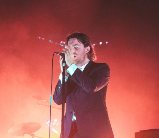 Charismatický C̶h̶e̶t̶ ̶F̶a̶k̶e̶r̶ Nick Murphy se konečně ukáže v Praze
