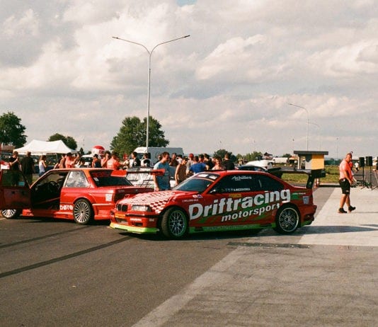 Seznamte se s driftingem, sportem, kterému se u nás dostává stále více pozornosti