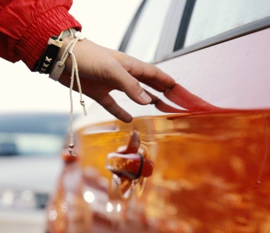 Láska z parkoviště: „Vzrušují mě auta.“