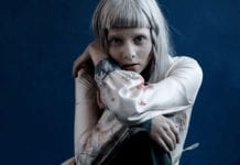 Aurora zahajuje útok na Prahu. Poprvé samostatně vystoupí ve Foru Karlín