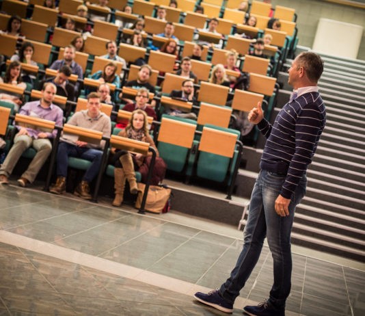 Konference a víc než to – jedinečná studentská a absolventská akce na téma komunikace a kritické myšlení