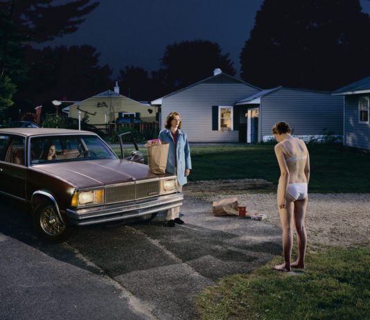 Fotograf Gregory Crewdson a jeho dokonale inscenované fotografie
