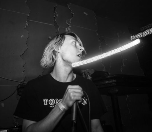 Nový projekt na poli alternativního rapu „pokoj25“ a debutová deska „noční hudba“
