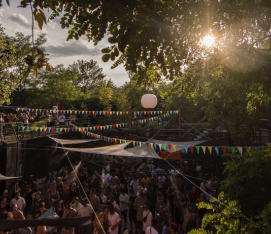 Jak si zamilovat techno přes den