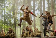 Válečná komedie Králíček Jojo ovládla nominace na Oscary. A je natočená v Česku