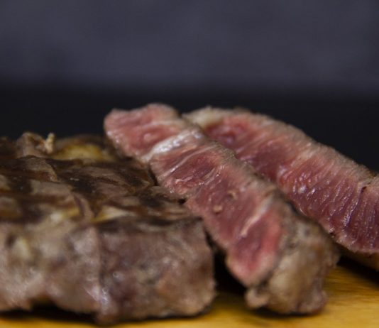 Steak nebo také biftek. Jak se dostal do české gastronomie?
