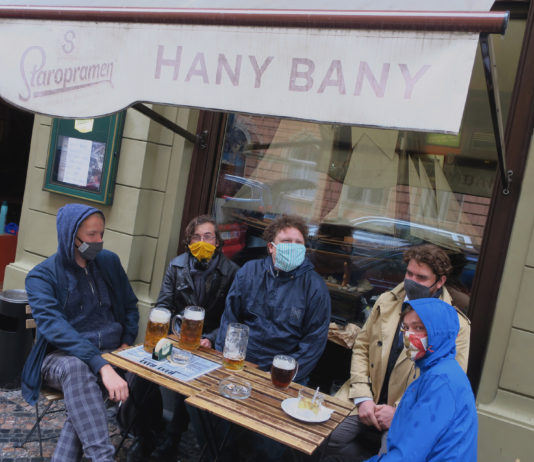 Na samotě v kavárně