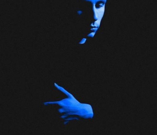 Saul vydal své první sólo album s názvem Niekde V Oblakoch