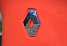 Po Audi se omlouvá i Renault. „Naše logo je genderově nevyvážené,“ zní z Francie