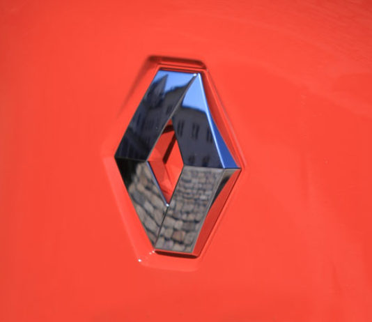 Po Audi se omlouvá i Renault. „Naše logo je genderově nevyvážené,“ zní z Francie