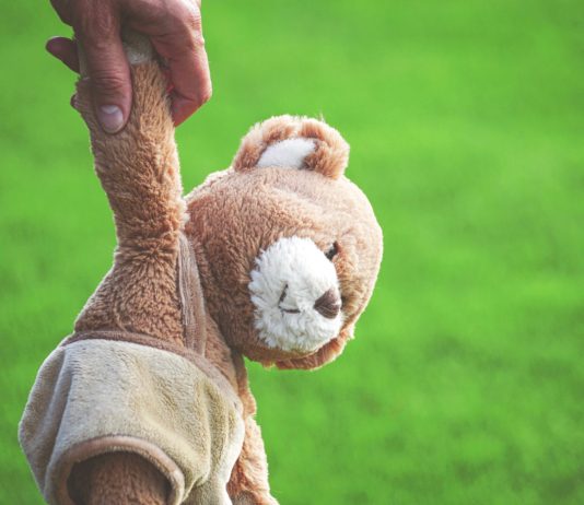 Československá pedofilní komunita aneb Jak se pedofilové dostali na Pride ~ AUDIO