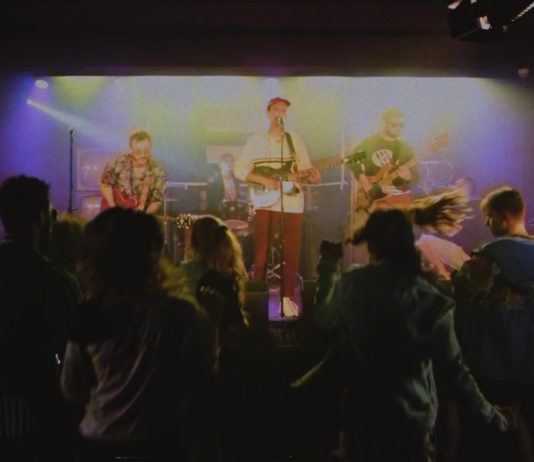 PREMIÉRA: Ending odhalují videoklip k singlu Mysz Motorowa