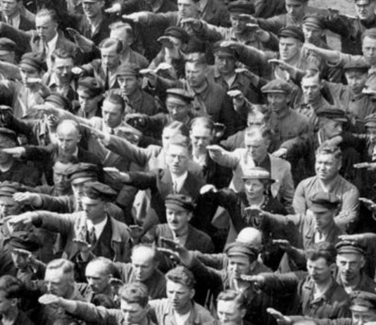 August Landmesser: Muž, který odmítl hajlovat ~ AUDIO