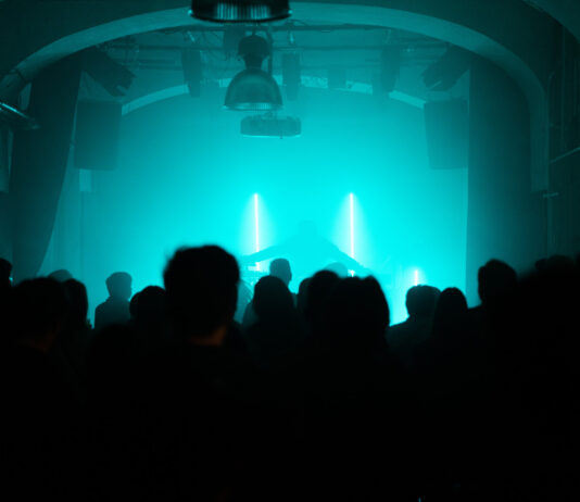 FOTOREPORT: Multiinstrumentální talent badfocus v Kampusu Hybernská