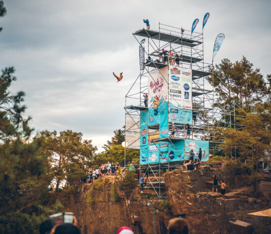 Havajský High Jump již po třiadvacaté. Slibuje extrémní skoky a hudební program