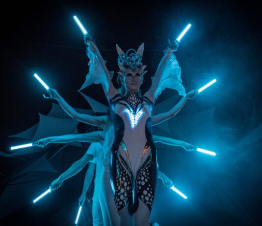 Roztoč fest: festival performativního umění, který vás rozhýbe