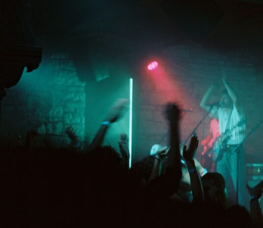 Zasněte se do nejistoty, zve k poslechu nového EP kapela Wreckberries