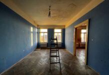 Přehlídka Pokoje 2022 začíná již příští týden. Mladé umění oživí Hrzánský palác