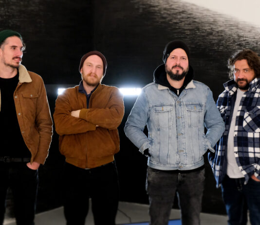 Keeping An Eye On Esazlesa: Na západ od Prahy vypadá všechno stejně