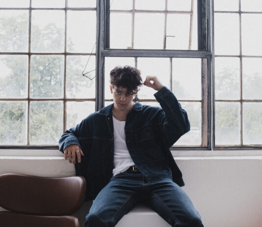 Keeping An Eye On Joshua Curran: Lidi za mnou po koncertech chodí překvapení, že jsem Čech Foto: Mojmír Ševčík