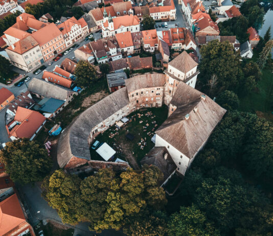 REPETE FEST 2024: Umění a benefice na rožmitálském zámku